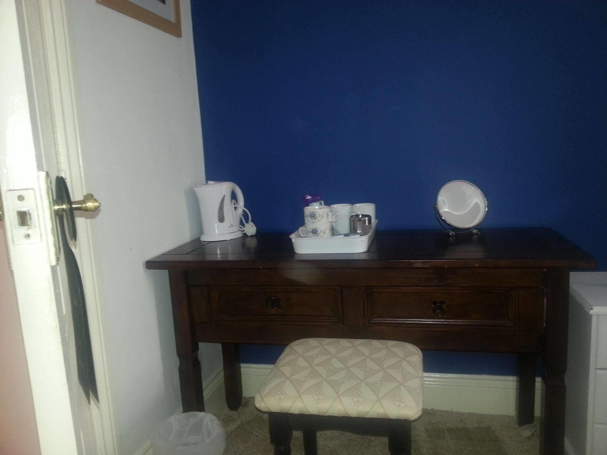 Bed And Blueberry Two Bed Suite For 2,3, Or 4 People Douglas Exterior photo